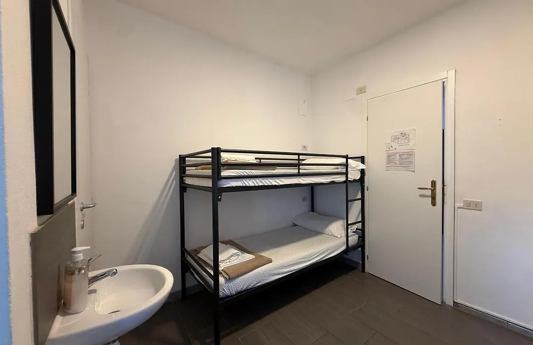 Lake Como Hostel-1